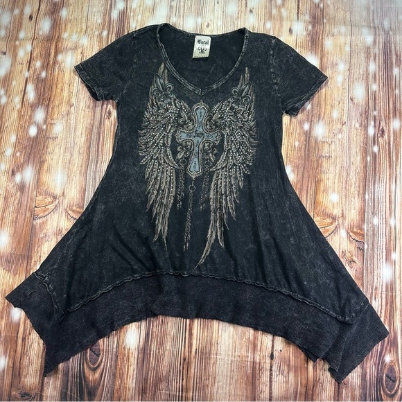 Vocal Tops - Y2K Grunge Rhinestone Cross Wings Tunic Top Acid Wash Short Sleeve Size Medium